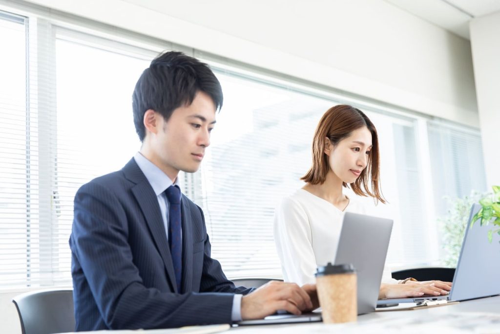 話をしない職場の男女