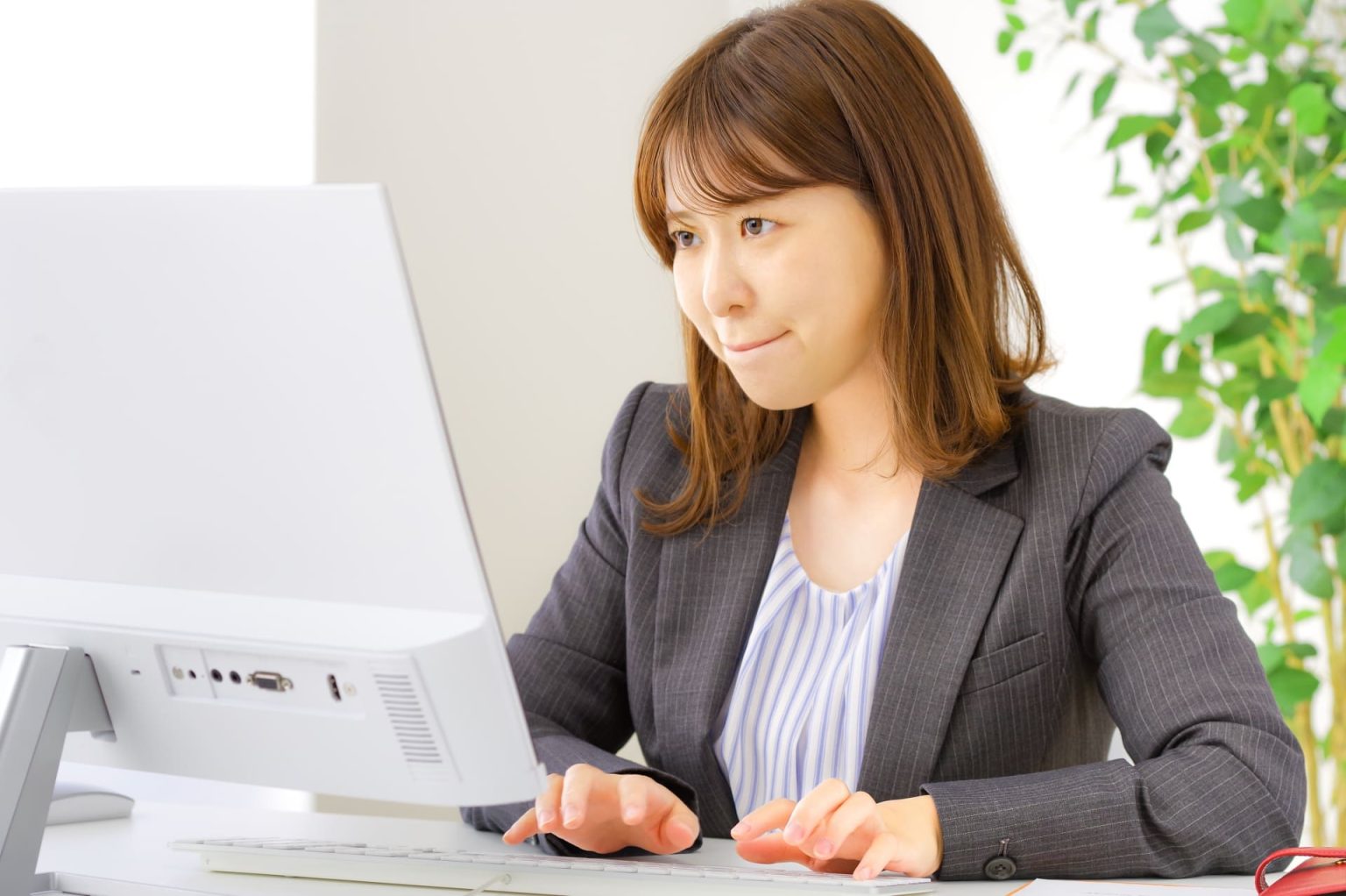 仕事中に資格の勉強をしてるやつは駄目？こっそり勉強する方法 | キャリアルーク