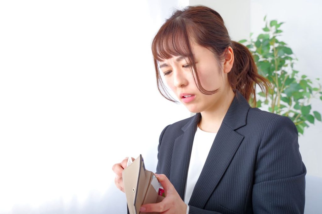 お金がない20代女性