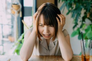 仕事中に私語が多い人の心理とは?ずっとしゃべってる人への対処法 | キャリアルーク