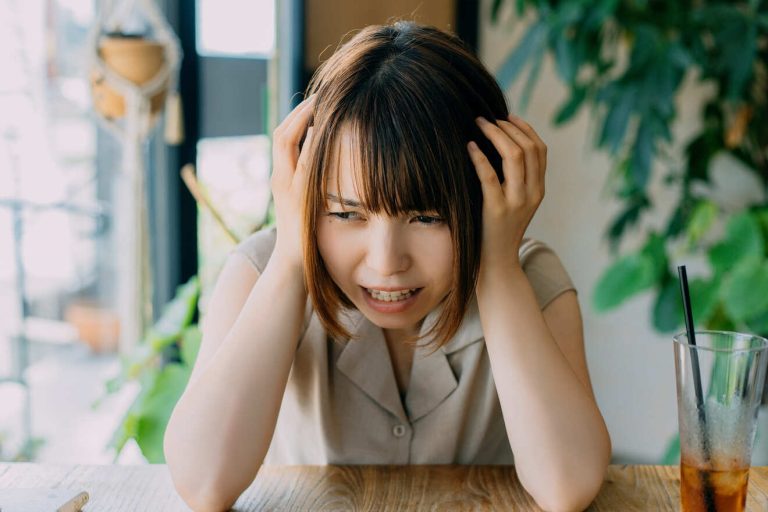 仕事中に私語が多い人の心理とは?ずっとしゃべってる人への対処法 | キャリアルーク
