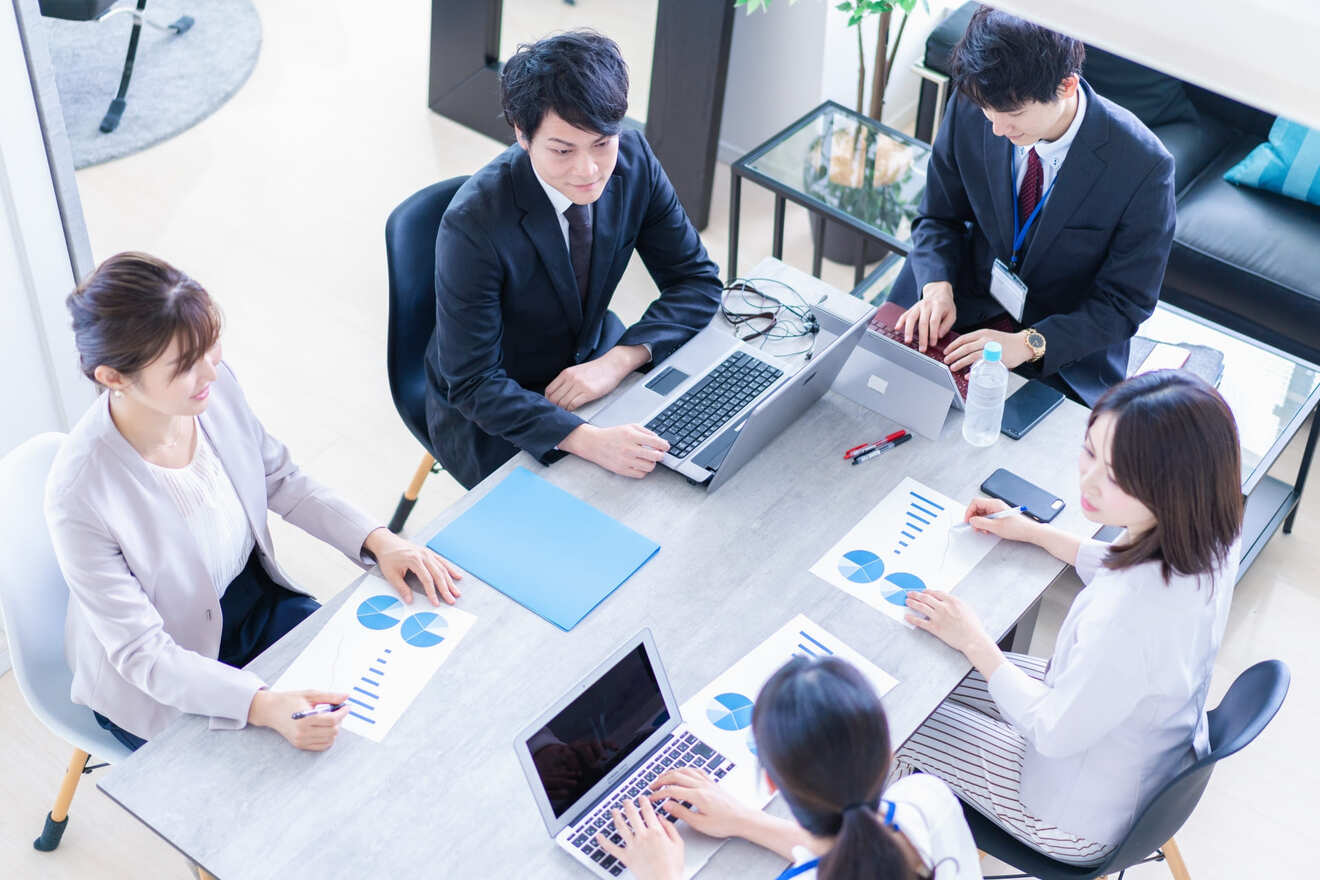 仕事中に私語が多い人の心理と適切な5つの対処法 | キャリアルーク