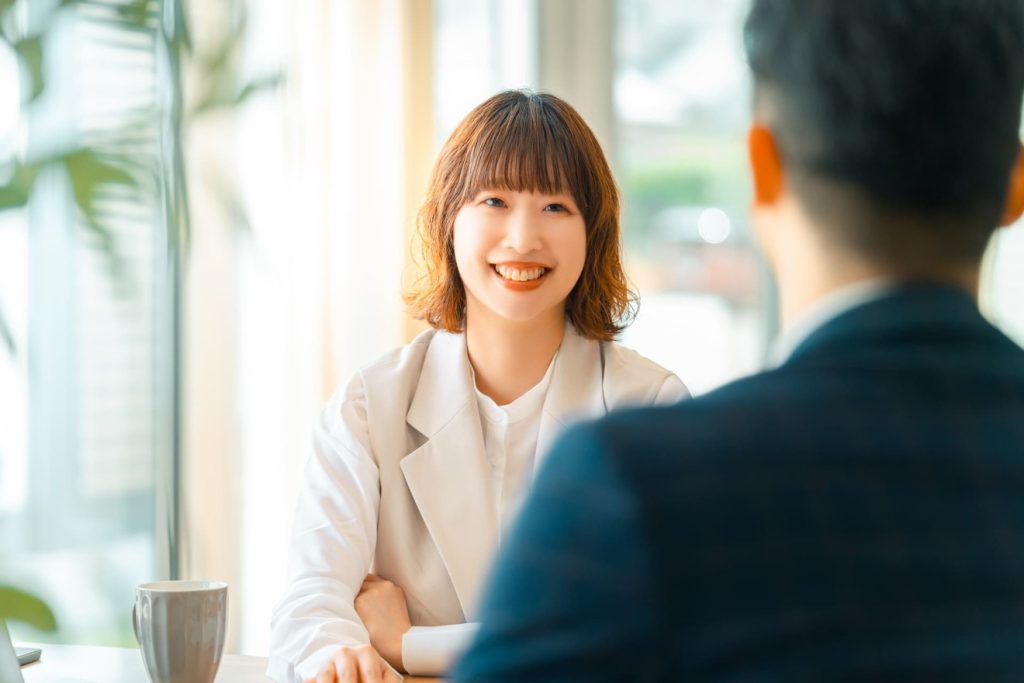 退職相談する女性