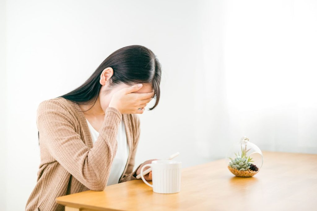 仕事が続かないことがストレスになっている女性