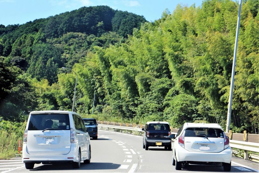 高速道路と車