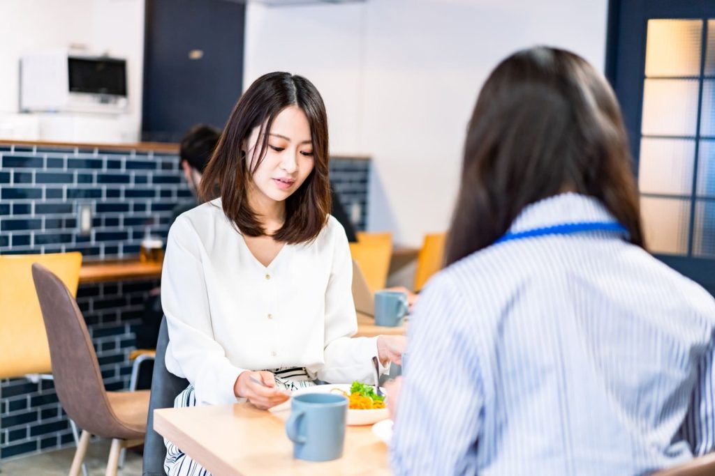 昼休みの会話に混ざらないときの注意点