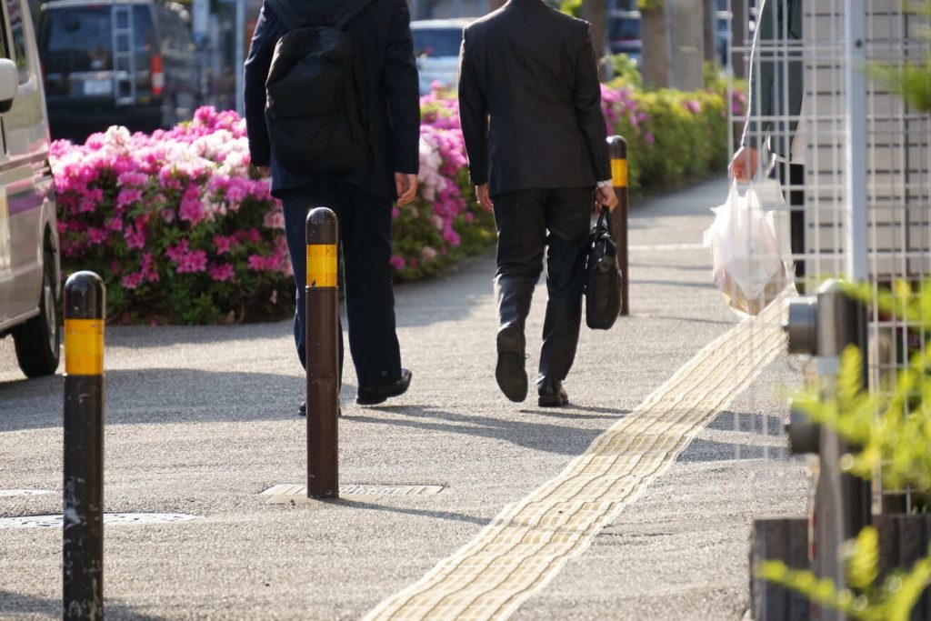 一緒に帰りたがる職場の同性が迷惑なワケ